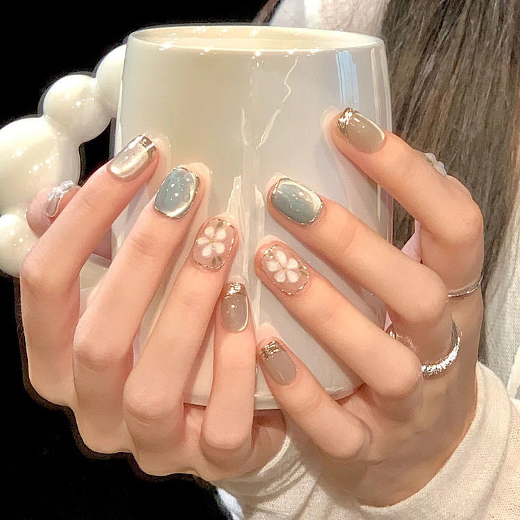 Beautichen — набор из 10 накладных ногтей с цветочным дизайном, голубо‑зелёной палитрой и блёстками