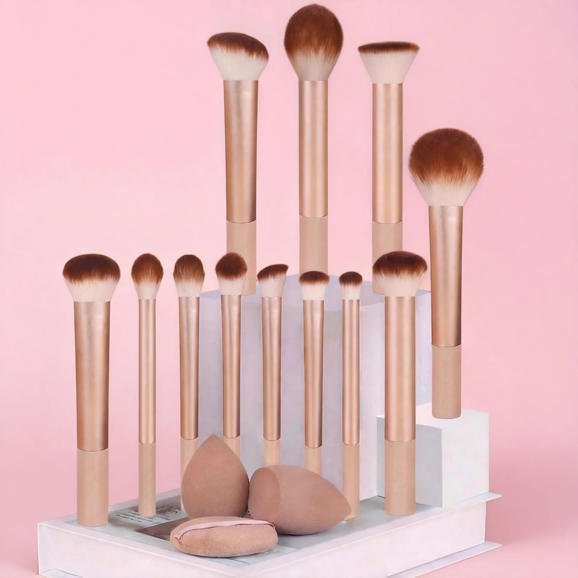 Beautichen: набор кистей для макияжа 12 шт и спонжи синтетика