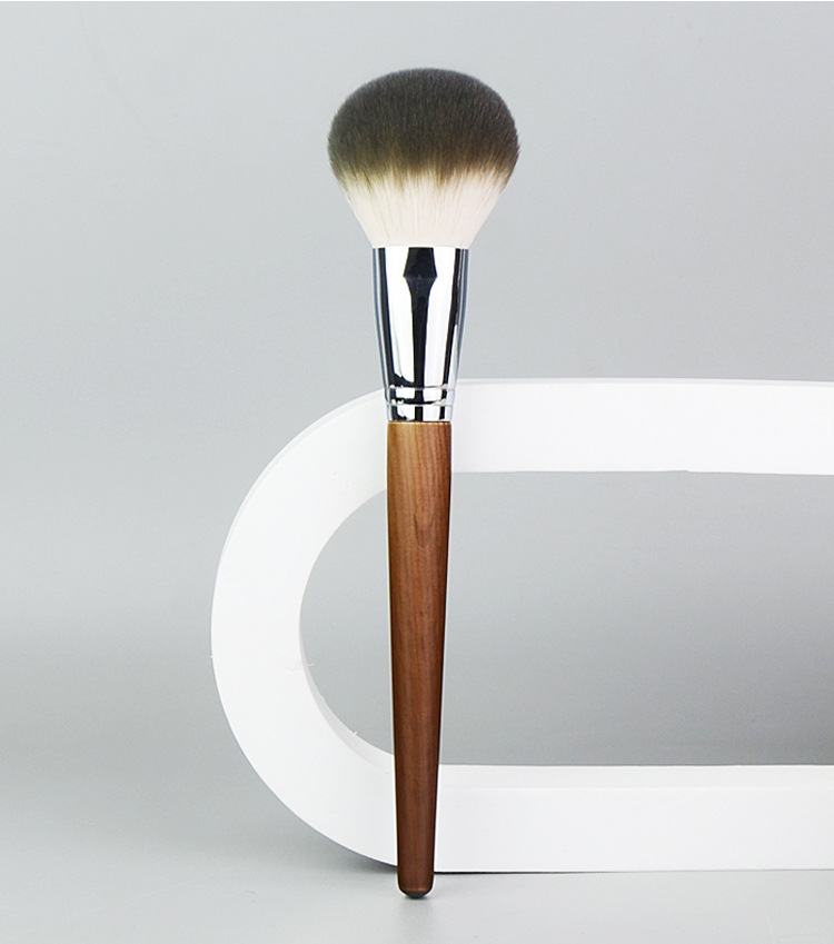 Beautichen | Пушистая кисть для макияжа с деревянной ручкой — градиентный ворс, премиальный комфорт и точность