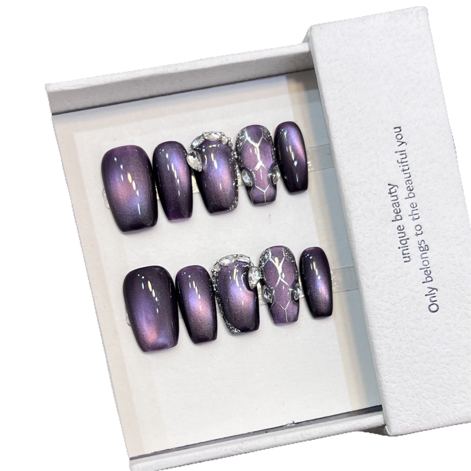 Beautichen — набор из 10 накладных ногтей с эффектом «кошачий глаз», градиентным фиолетовым дизайном и блёстками