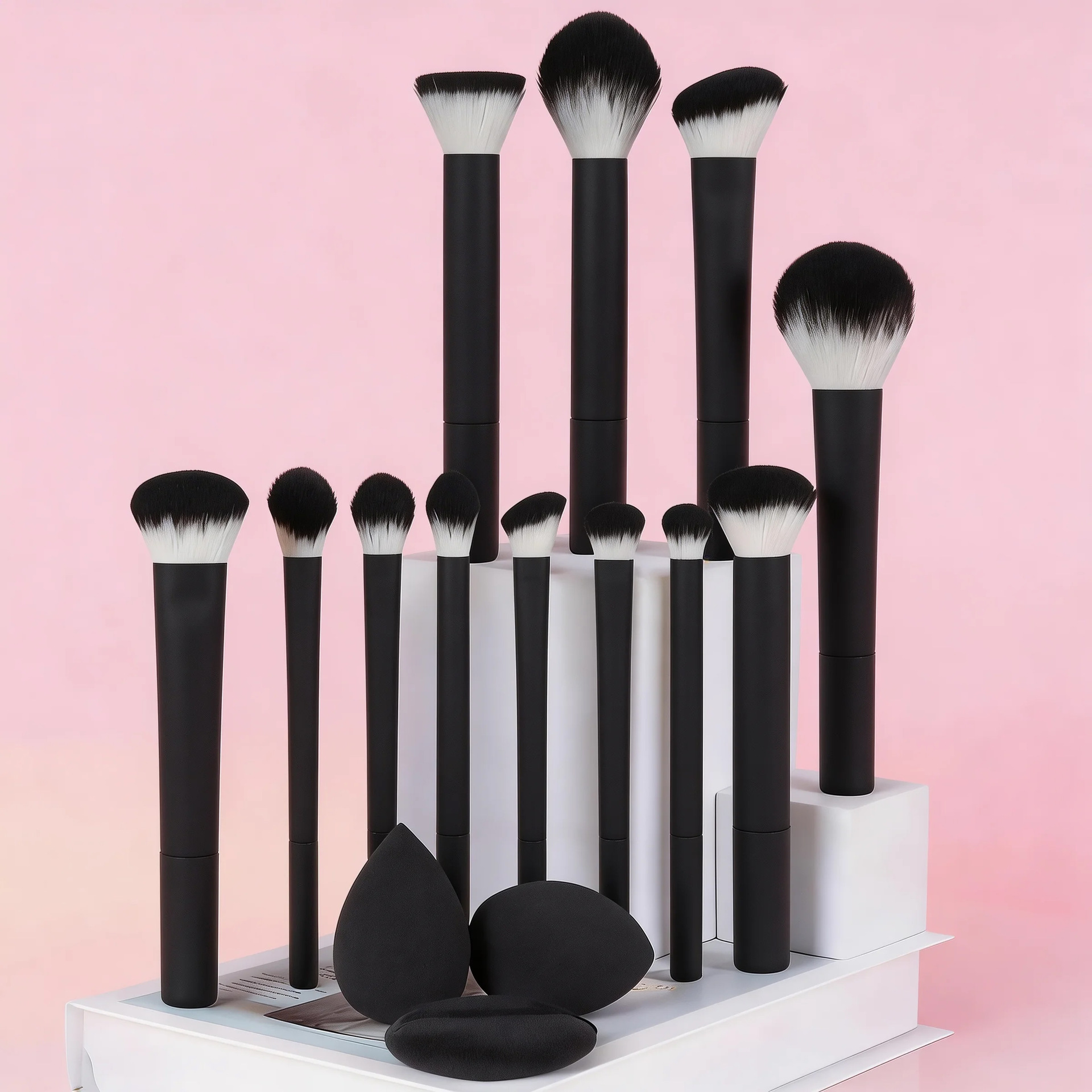 Beautichen: набор кистей для макияжа 12 шт и спонжи синтетика