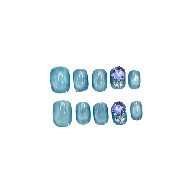 Beautichen — набор из 10 накладных ногтей с бирюзовым покрытием и 3D‑украшениями в виде кристаллов
