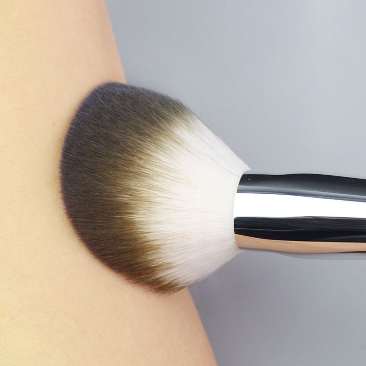 Beautichen | Пушистая кисть для макияжа с деревянной ручкой — градиентный ворс, премиальный комфорт и точность