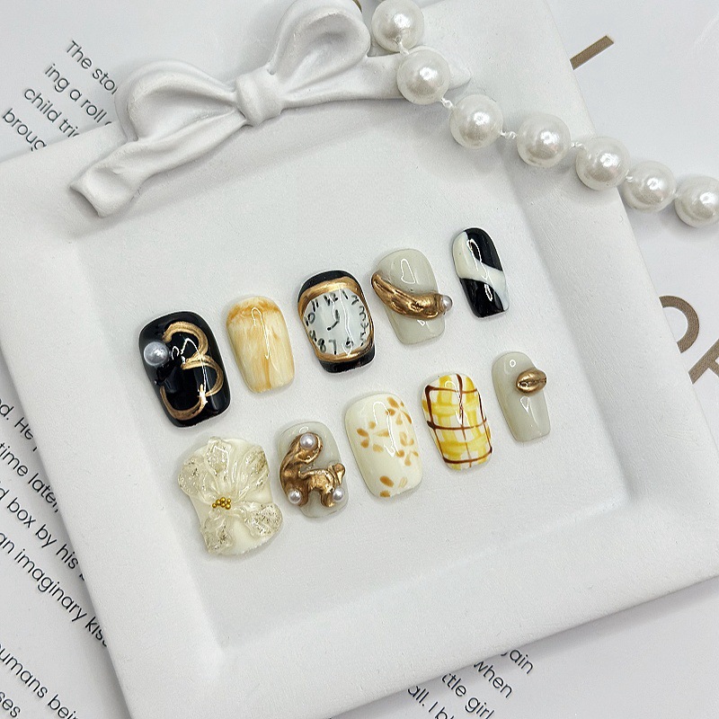 Beautichen — набор из 10 накладных ногтей с 3D‑декором и жемчужными акцентами