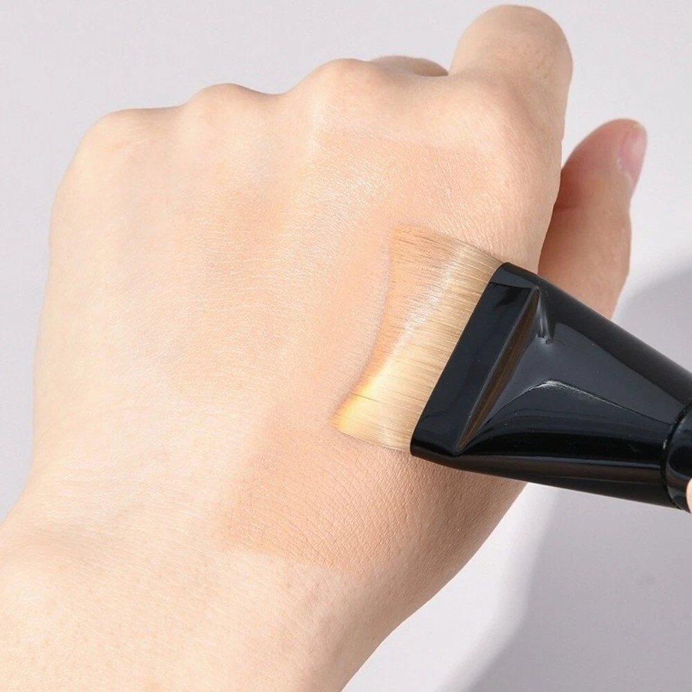 Beautichen | Плоская кисть для тонального крема с изогнутым краем и эргономичной ручкой — для гладкого и естественного макияжа