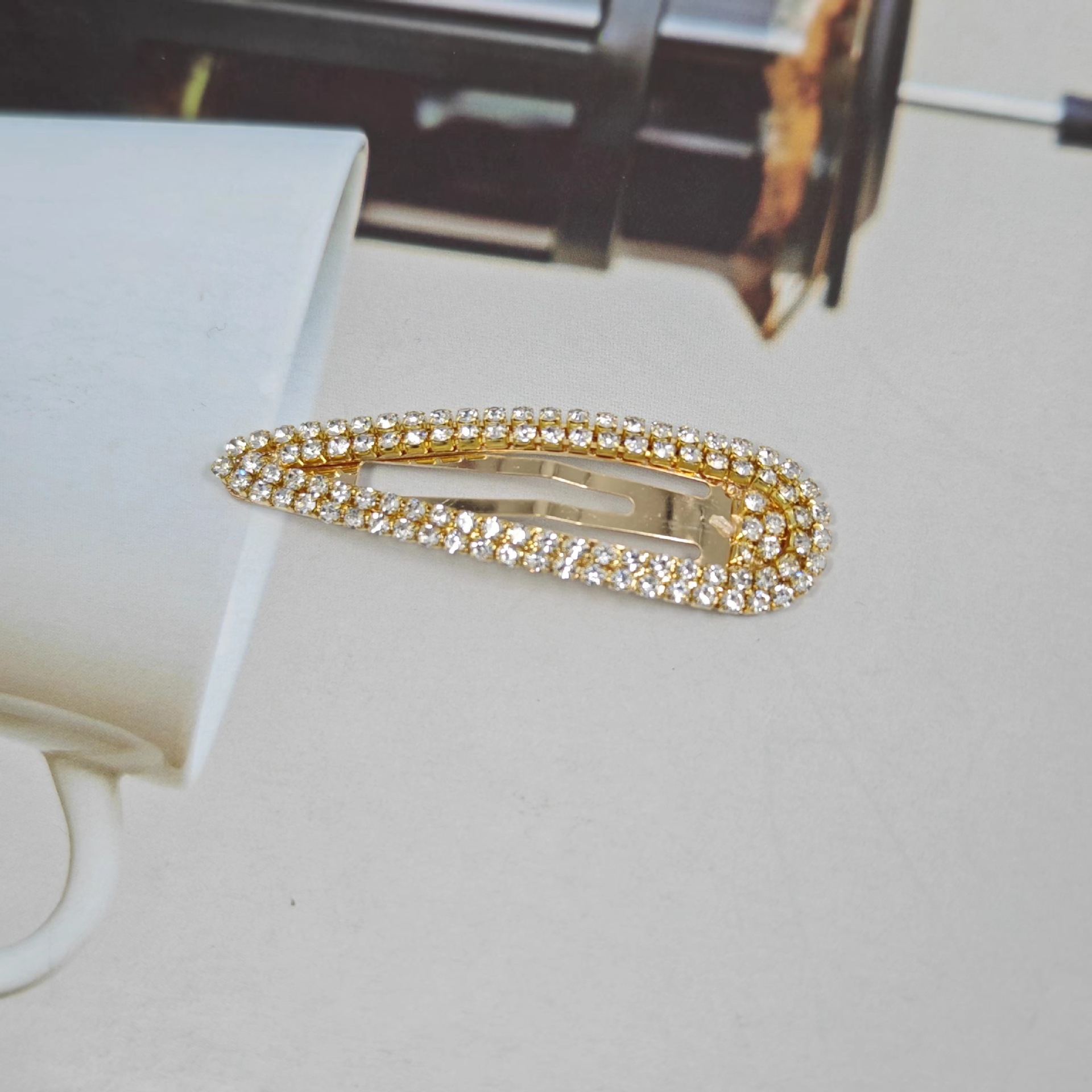 Beautichen металлическая заколка с кристаллами