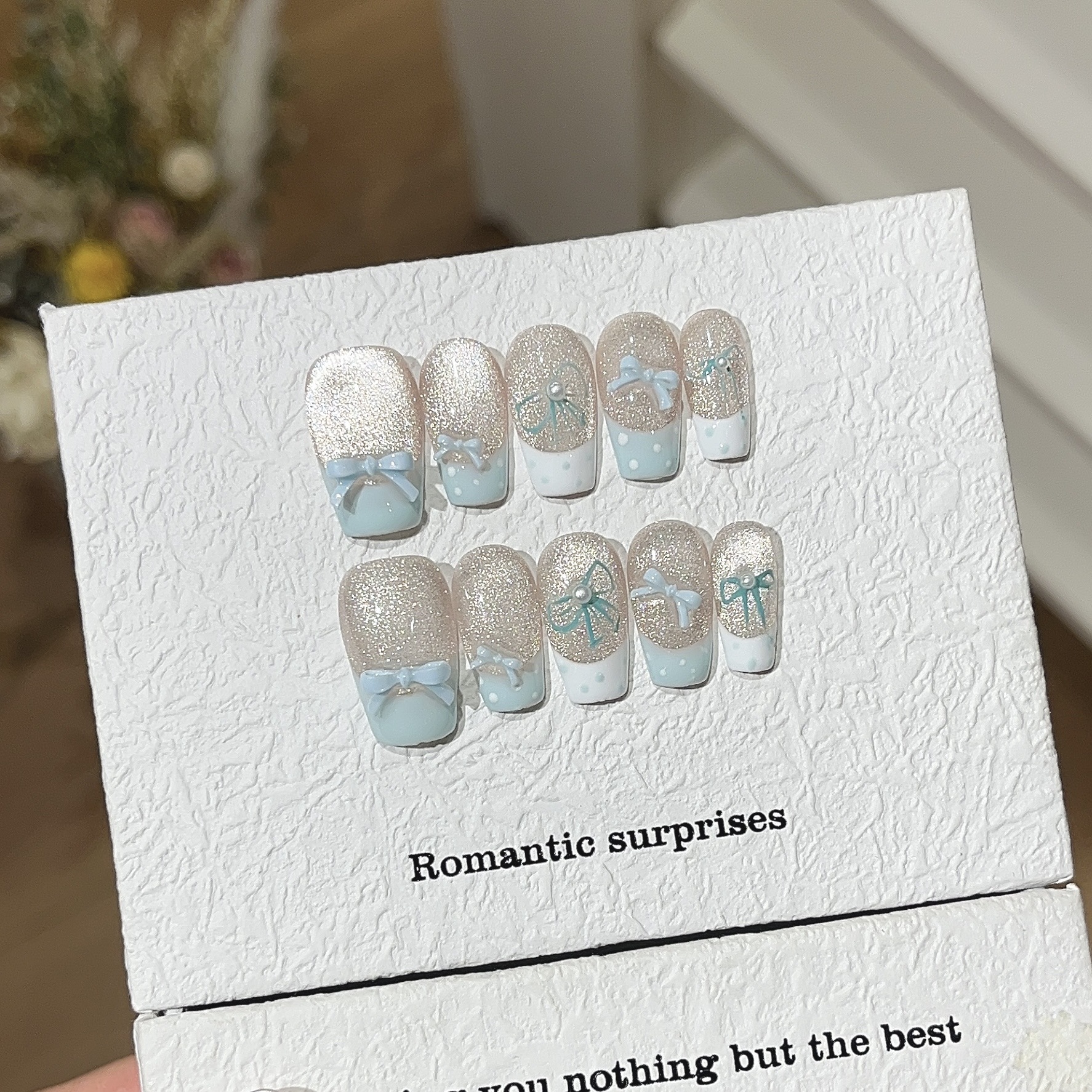 Beautichen — набор из 10 накладных ногтей с бантиками, блёстками и жемчужным декором