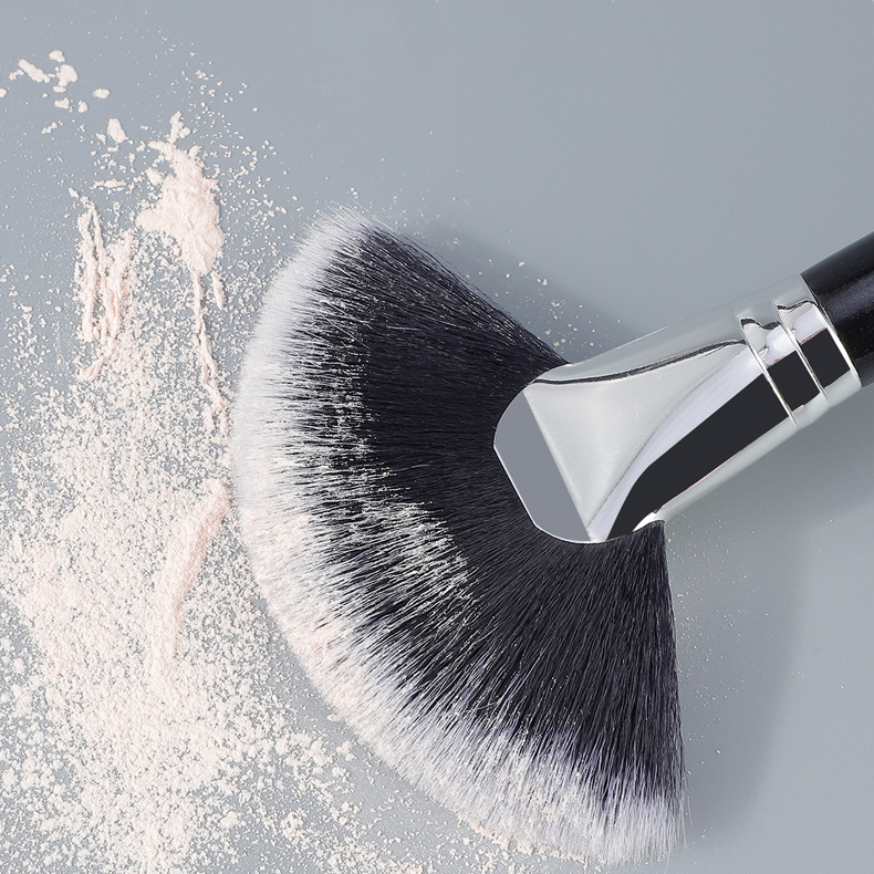 Beautichen | Веерная кисть для макияжа – точность, лёгкость и стиль в каждом движении