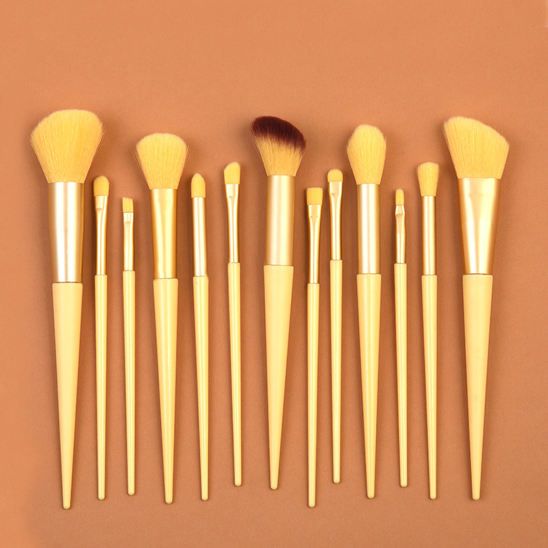 Beautichen: 13 желтых синтетических кистей для макияжа