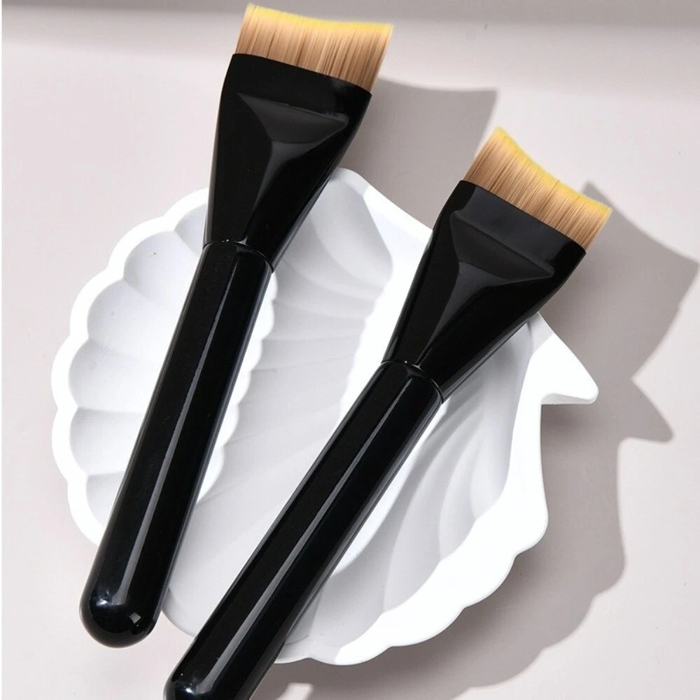 Beautichen | Плоская кисть для тонального крема с изогнутым краем и эргономичной ручкой — для гладкого и естественного макияжа