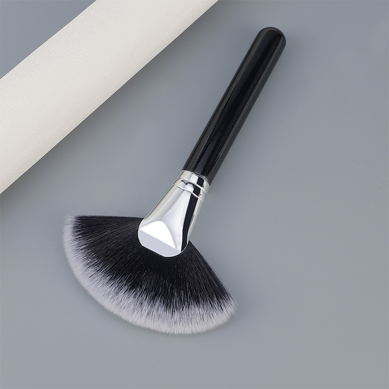 Beautichen | Веерная кисть для макияжа – точность, лёгкость и стиль в каждом движении