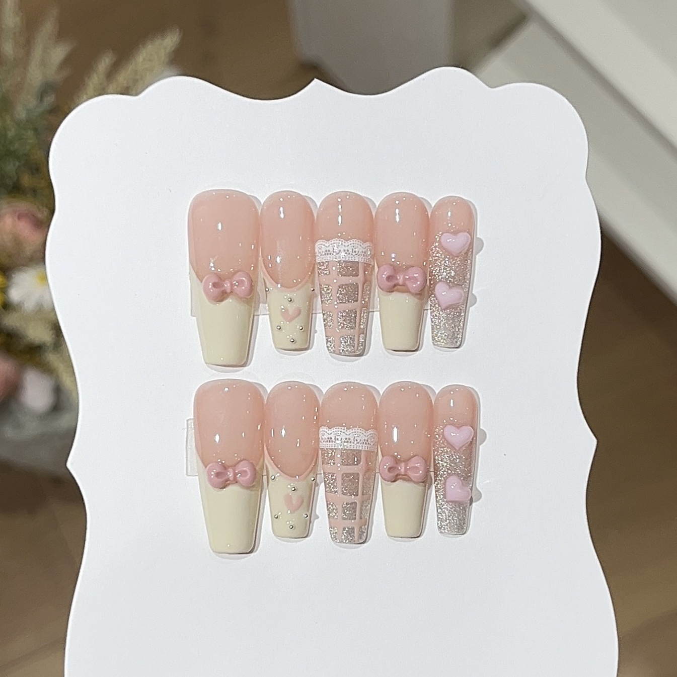 Beautichen — набор из 10 накладных ногтей с бантиками и сердечками, для нанесения с клеем